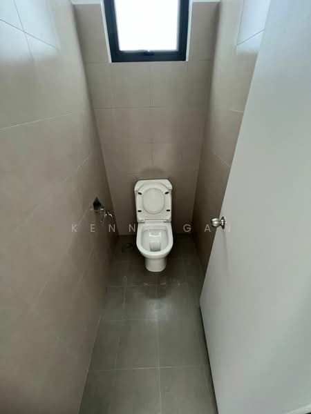 Shop / Office for Rent in Dengkil (Selangor) - Kenny Gan - Bathroom - PropertyGuru.com.my