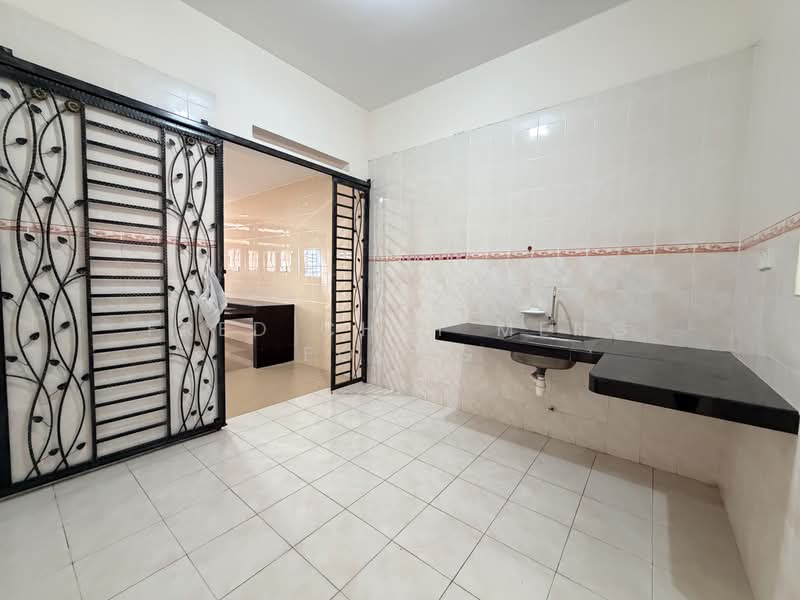 2-storey Terraced House for Sale in Bandar Mahkota Cheras (Cheras) - Fred Chai Meng Foong - Kitchen - PropertyGuru.com.my