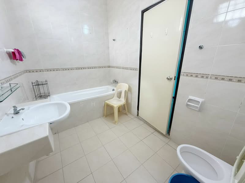 Desa Cemerlang untuk Untuk Dijual - RM 1,050,000, Mac 2026 - Bathroom - PropertyGuru.com.my