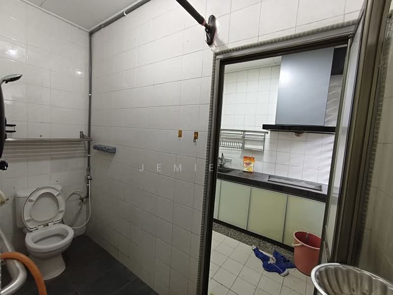 Taman Johor Jaya untuk Untuk Disewa - RM 2,100 /bulan, Mac 2026 - Bathroom - PropertyGuru.com.my