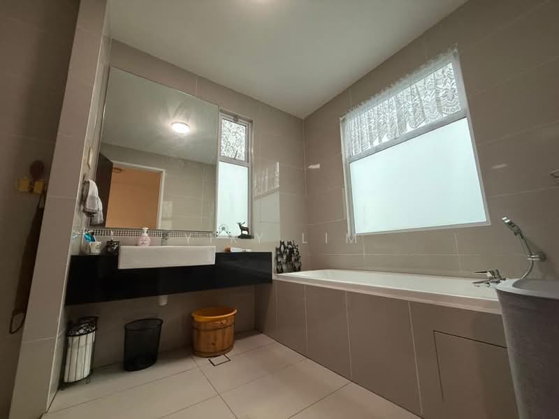 Semi-Detached House for Rent in Senibong (Permas Jaya) - Yiky Lim - Bathroom - PropertyGuru.com.my