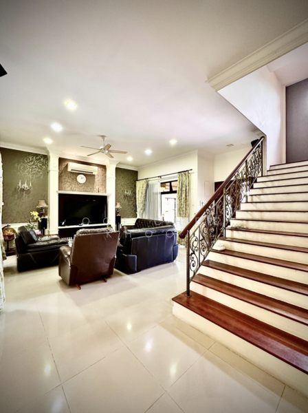 D'Residence untuk Untuk Disewa - RM 6,900 /bulan, Mac 2026 - Living Lounge / Stairs Up - PropertyGuru.com.my
