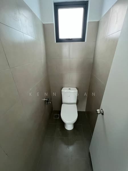 Shop / Office for Rent in Dengkil (Selangor) - Kenny Gan - Bathroom - PropertyGuru.com.my