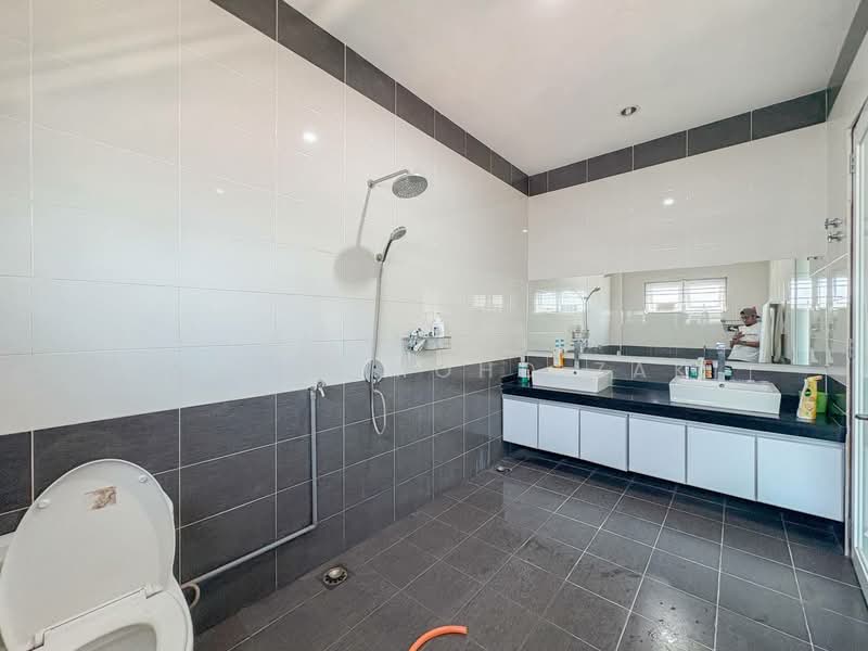 Bungalow for Sale in Taman Rasah Kemayan (Rasah) - Danial Mohd Zaki - Bathroom - PropertyGuru.com.my