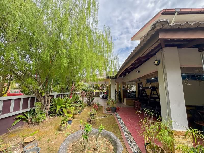 Bungalow for Sale in Bandar Baru Enstek (Bandar Enstek) - Danial Mohd Zaki - Exterior - PropertyGuru.com.my