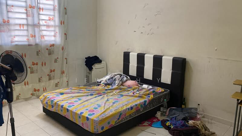 3-storey Terraced House for Sale in Taman D'Utama (Johor Bahru) - Liew Lih Yi - Bedroom - PropertyGuru.com.my