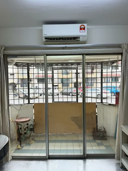 Pangsapuri untuk Disewa di Makmur Apartment - Yeong Khek Tan - Balcony - PropertyGuru.com.my