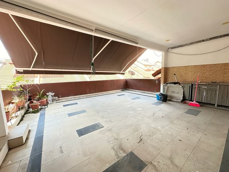 2.5-storey Terraced House for Sale in Batu 9 (Cheras) - Tommy Wong - Balcony - PropertyGuru.com.my