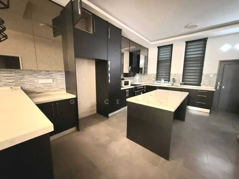 Bangi Avenue 3 Storey @ Taman Bangi Avenue untuk Untuk Disewa - RM 2,600 /bulan, Mac 2026 - Kitchen - PropertyGuru.com.my