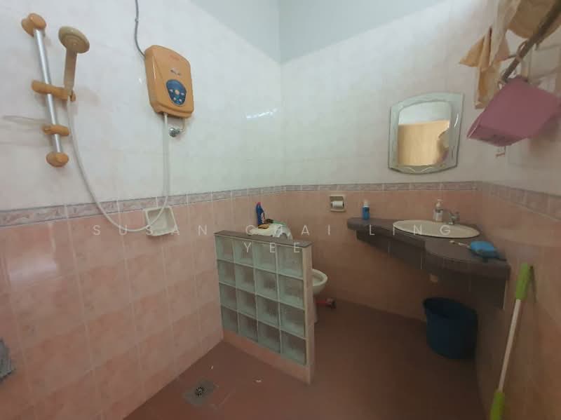2-storey Terraced House for Sale in Taman Sinn (Melaka City) - Susan Chai Ling Yee - Bathroom - PropertyGuru.com.my