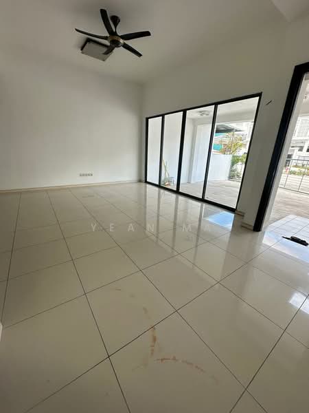 Bandar Country Homes untuk Untuk Dijual - RM 645,000, Apr 2026 - Living Room - PropertyGuru.com.my