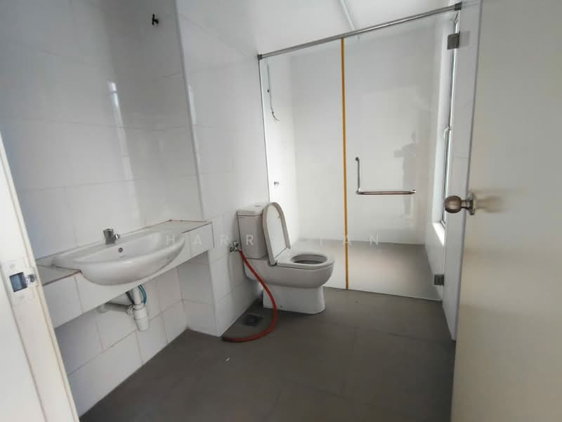 Nadayu 92 untuk Untuk Dijual - RM 980,000, Mac 2026 - Bathroom - PropertyGuru.com.my