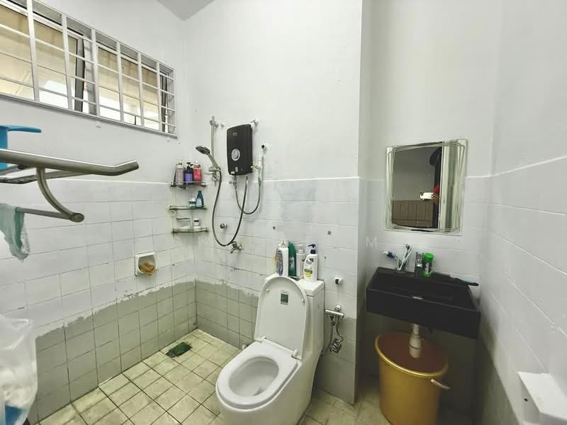 2-storey Terraced House for Sale in Permas Jaya (Johor Bahru) - Shela Lim - Bathroom - PropertyGuru.com.my