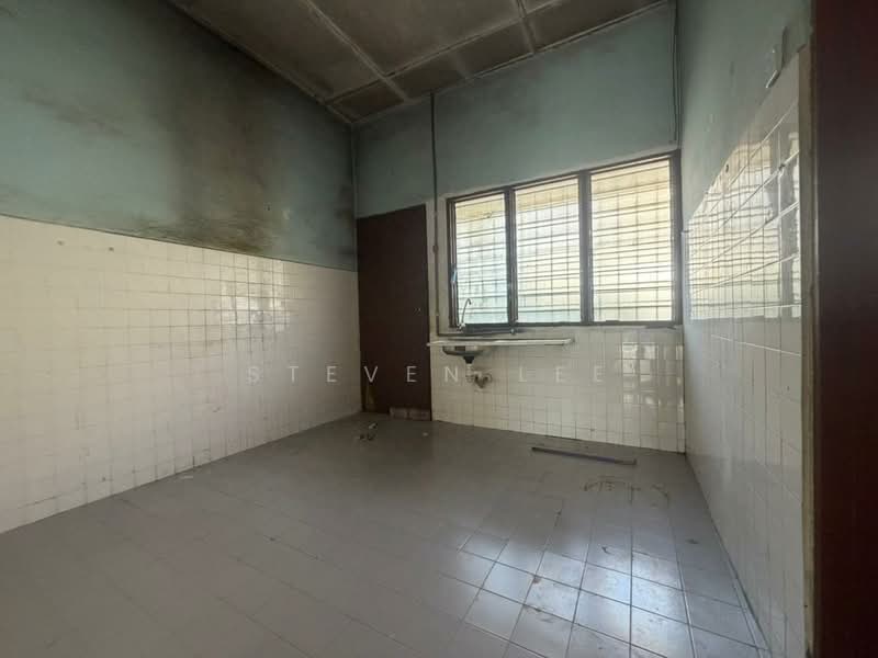 1.5-storey Terraced House for Sale in Taman Garing Jaya (Rawang) - Steven Lee - Kitchen - PropertyGuru.com.my