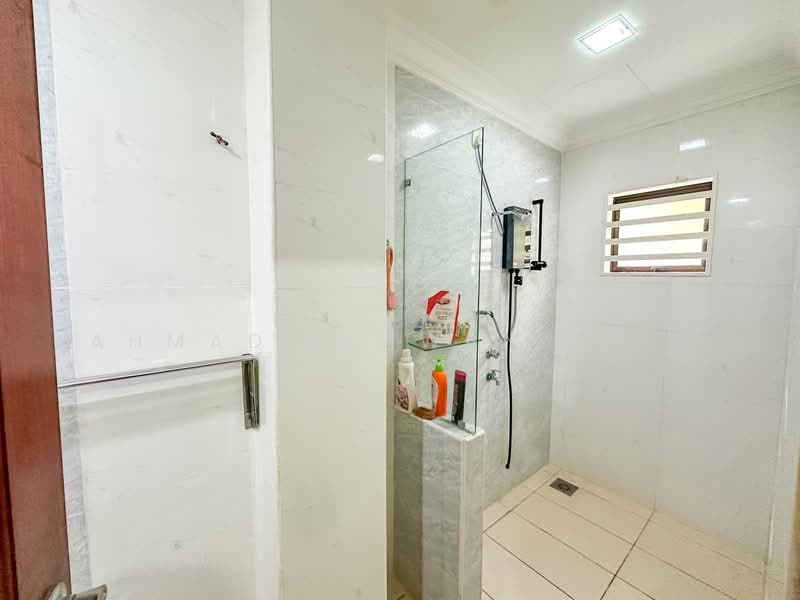 Semi-Detached House for Sale in Bandar Tasik Kesuma (Beranang) - Ahmad Ikhwan Arif - Bathroom - PropertyGuru.com.my