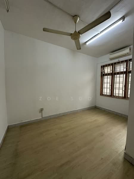 2-storey Terraced House for Sale in Taman Puteri Wangsa (Ulu Tiram) - Zoe Soo - Downstairs Room-楼下房间 - PropertyGuru.com.my