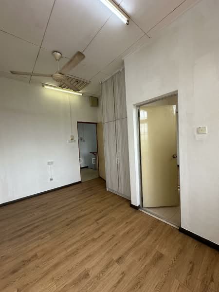 2-storey Terraced House for Sale in Taman Puteri Wangsa (Ulu Tiram) - Zoe Soo - Upstairs Room 2-楼上房间2 - PropertyGuru.com.my