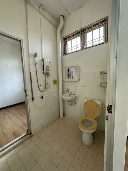 2-storey Terraced House for Sale in Taman Puteri Wangsa (Ulu Tiram) - Zoe Soo - Upstairs Bathroom Room 1&2-楼上房间1&2厕所 - PropertyGuru.com.my