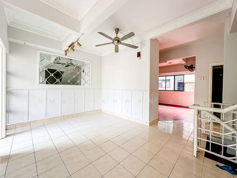 Villa Laman Tasik untuk Untuk Dijual - RM 570,000, Mac 2026 - Living Room - PropertyGuru.com.my