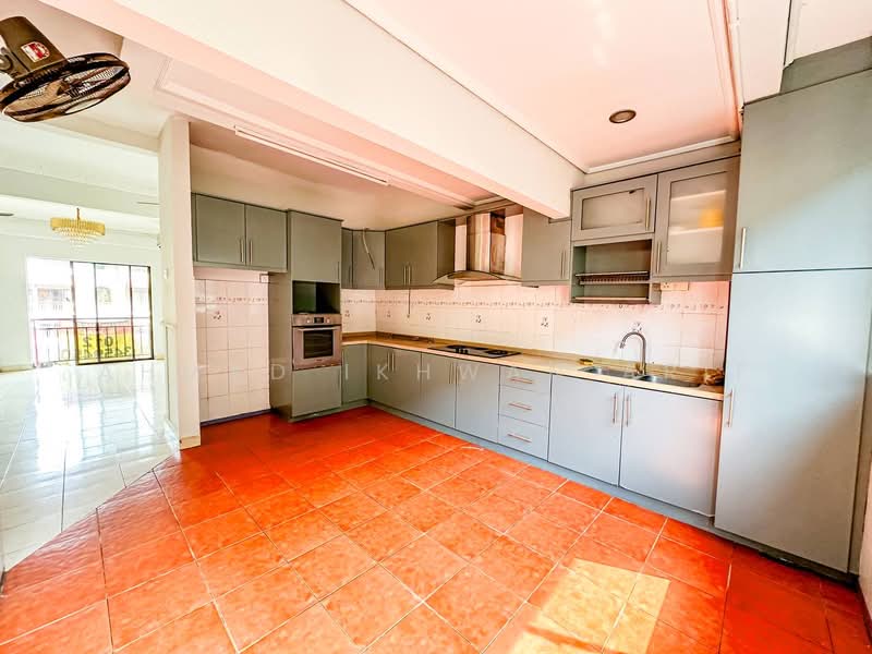 Villa Laman Tasik untuk Untuk Dijual - RM 570,000, Mac 2026 - Kitchen - PropertyGuru.com.my