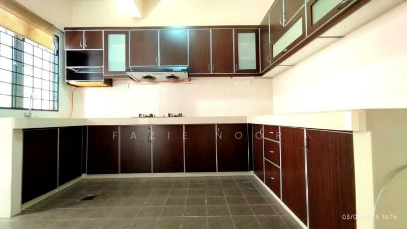 2-storey Terraced House for Sale in Taman Subang Bestari (Sungai Buloh) - Fazie Noor - Kitchen - PropertyGuru.com.my