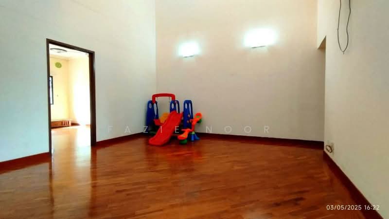 2-storey Terraced House for Sale in Taman Subang Bestari (Sungai Buloh) - Fazie Noor - Living Room - PropertyGuru.com.my