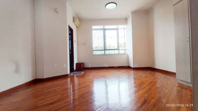 2-storey Terraced House for Sale in Taman Subang Bestari (Sungai Buloh) - Fazie Noor - Living Room - PropertyGuru.com.my