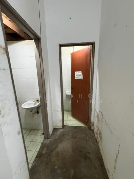 Shop for Rent in Kapar (Selangor) - Jack Khor Phor Jiing - Bathroom - PropertyGuru.com.my