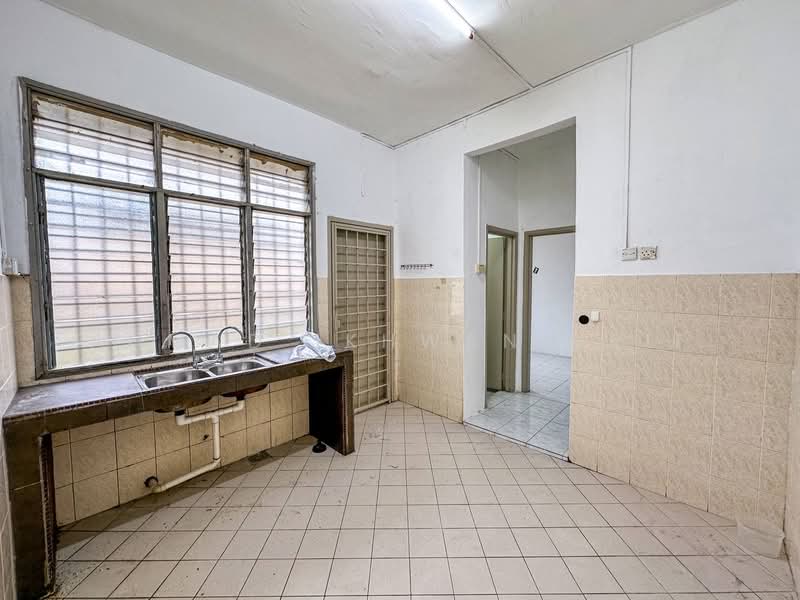 2-storey Terraced House for Sale in Taman Lestari Putra (Seri Kembangan) - Ahmad Ikhwan Arif - Kitchen - PropertyGuru.com.my