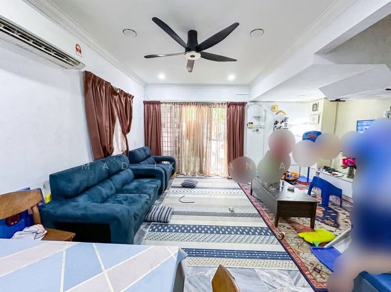Desa Serdang untuk Untuk Dijual - RM 560,000, Mac 2026 - Living Room - PropertyGuru.com.my