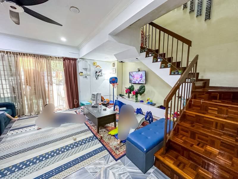 Desa Serdang untuk Untuk Dijual - RM 560,000, Mac 2026 - Living Room - PropertyGuru.com.my