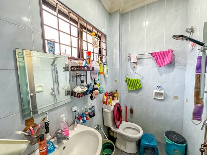 Desa Serdang untuk Untuk Dijual - RM 560,000, Mac 2026 - Bathroom - PropertyGuru.com.my