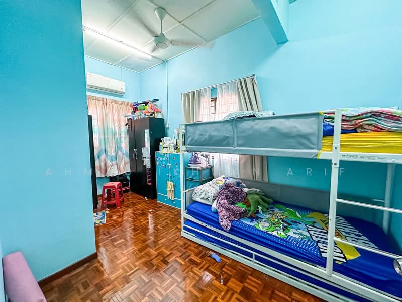 Desa Serdang untuk Untuk Dijual - RM 560,000, Mac 2026 - Bedroom - PropertyGuru.com.my