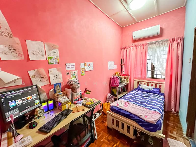 Desa Serdang untuk Untuk Dijual - RM 560,000, Mac 2026 - Bedroom - PropertyGuru.com.my