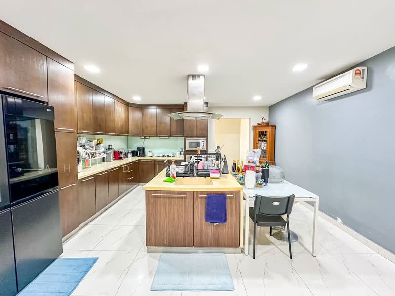 Cemerlang Heights untuk Untuk Dijual - RM 3,200,000, Mac 2026 - Kitchen - PropertyGuru.com.my