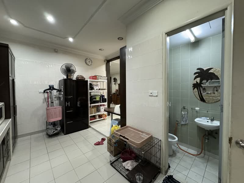 Taman Esplanad untuk Untuk Dijual - RM 2,350,000, Mac 2026 - Kitchen - PropertyGuru.com.my