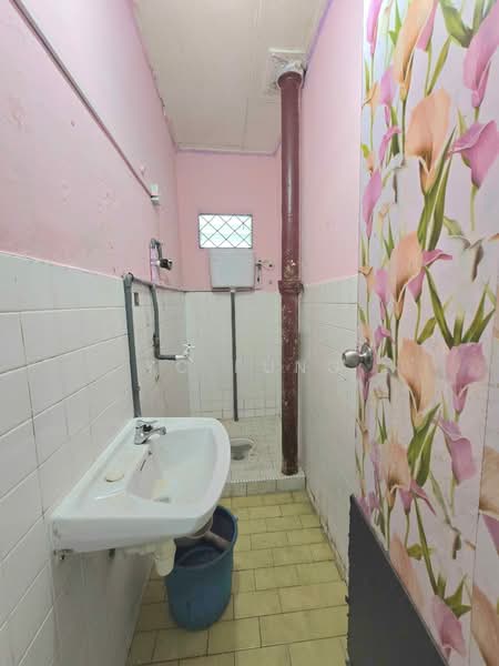 2-storey Terraced House for Rent in Taman Pelangi (Johor Bahru) - YC Fung - Bathroom - PropertyGuru.com.my