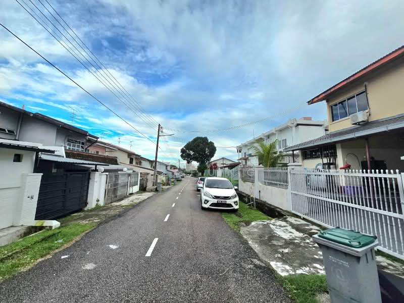 2-storey Terraced House for Rent in Taman Pelangi (Johor Bahru) - YC Fung - Exterior - PropertyGuru.com.my