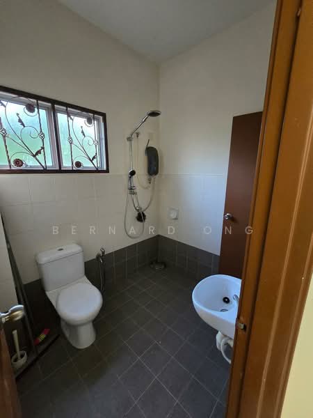 2-storey Terraced House for Sale in Saujana Rawang (Rawang) - Bernard Ong - Bathroom - PropertyGuru.com.my