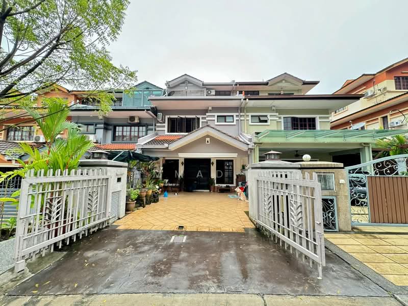 3-storey Terraced House for Sale in Ulu Kelang (Selangor) - Mohammad Azizi - Exterior - PropertyGuru.com.my
