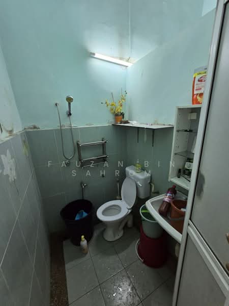 1-storey Terraced House for Sale in Taman Desa Kemuning (Shah Alam) - Fauzan bin Sahrom - Bathroom - PropertyGuru.com.my