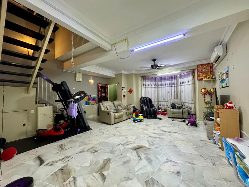 2.5-storey Terraced House for Sale in Bukit Antarabangsa (Ulu Kelang) - Mohammad Azizi - Living Room - PropertyGuru.com.my