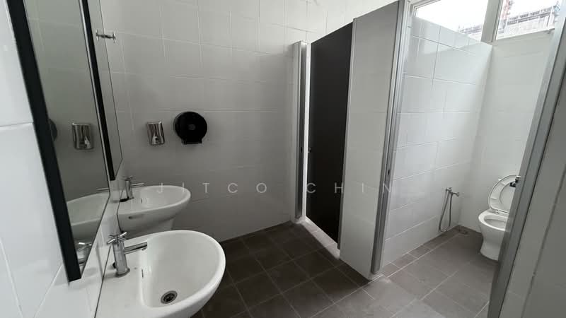 Warehouse for Rent in Temasya Glenmarie (Glenmarie) - Jitco Chin - Bathroom - PropertyGuru.com.my
