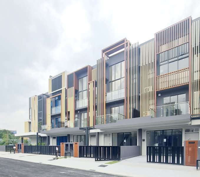 Taman Puchong Legenda untuk Untuk Disewa - RM 5,100 /bulan, Mac 2026 - Exterior - PropertyGuru.com.my