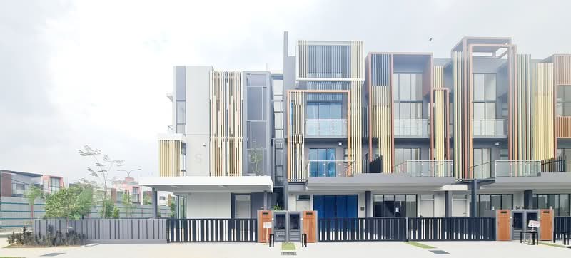 Taman Puchong Legenda untuk Untuk Disewa - RM 5,100 /bulan, Mac 2026 - Exterior - PropertyGuru.com.my