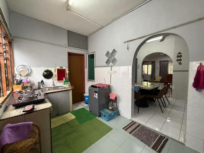 2-storey Terraced House for Sale in TAMAN PUCHONG UTAMA (Puchong) - Fauzan bin Sahrom - Kitchen - PropertyGuru.com.my