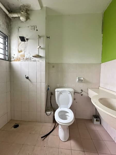 2.5-storey Terraced House for Sale in Taman Bukit Permata (Selayang) - Jay Yong - Bathroom - PropertyGuru.com.my