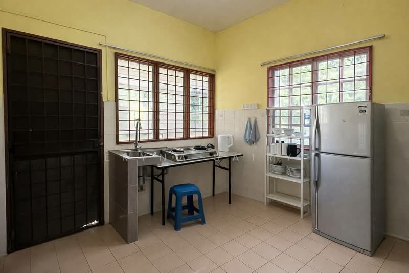 2-storey Terraced House for Sale in Seksyen 3 (Bangi) - Eryna Sairy - Kitchen - PropertyGuru.com.my