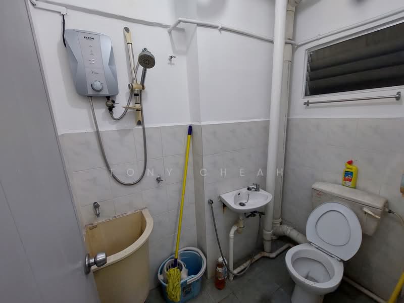 Sri Impian Apartment untuk Untuk Dijual - RM 240,000, Mac 2026 - Bathroom - PropertyGuru.com.my