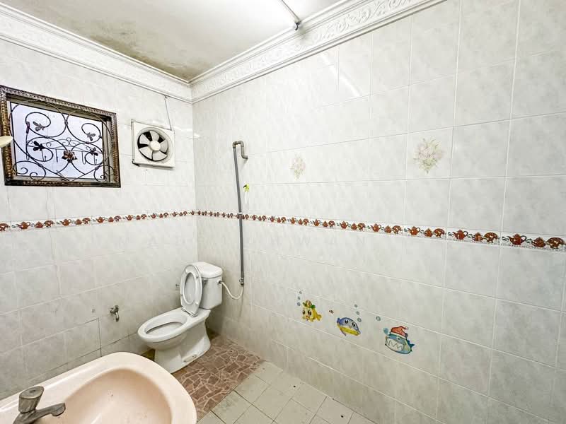 2-storey Terraced House for Sale in Kota Damansara (Selangor) - Ahmad Ikhwan Arif - Bathroom - PropertyGuru.com.my